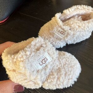 UGG Fluffy Cream Baby Booties